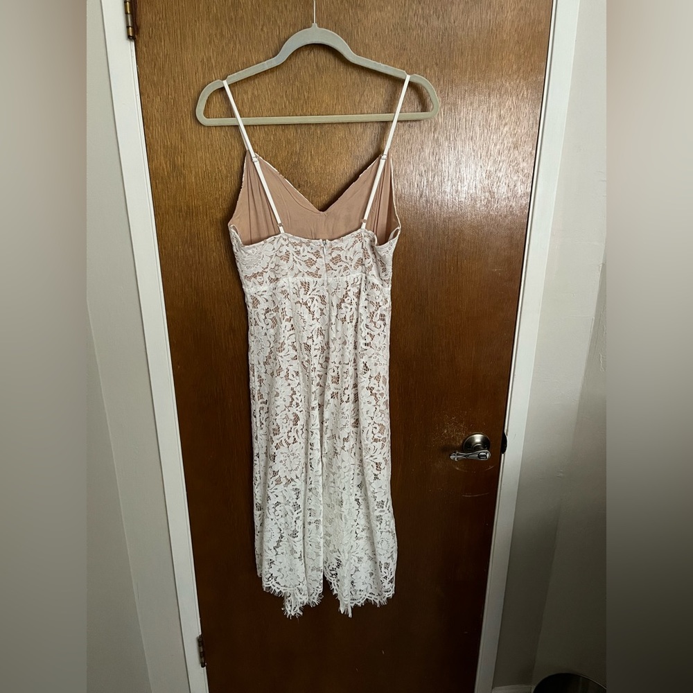 Lulu’s white lace dress